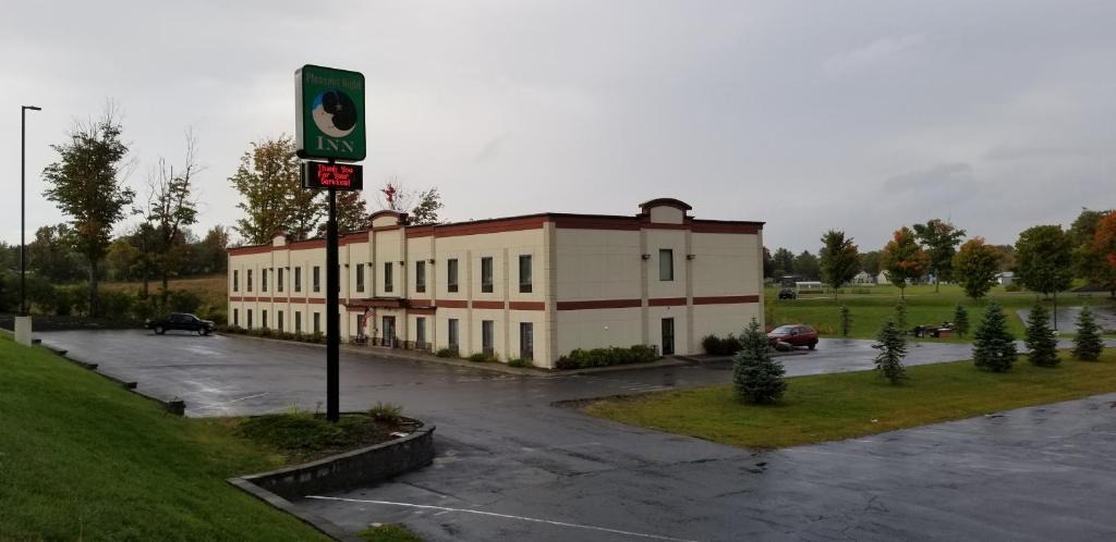 West Carthage Hotel | Pleasant Night Inn- carthage NY