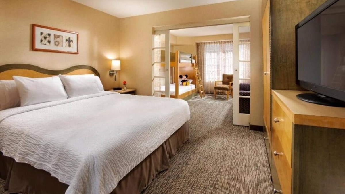 Anaheim Resort House | Pleasant Stay, Convenient Location! Walk to Disney, Outdoor Pool, Free Parking!