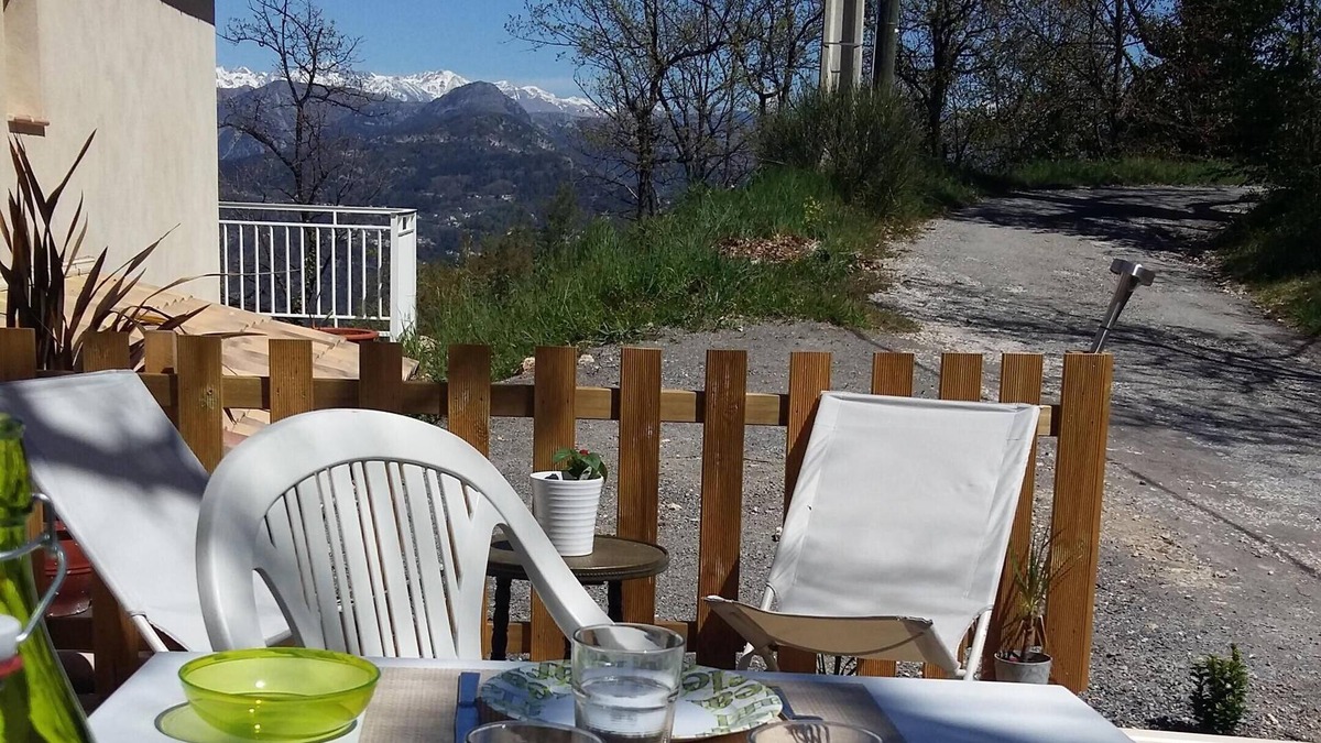 Bouyon Apartment | Pleasant studio, between sea and mountains, near Nice