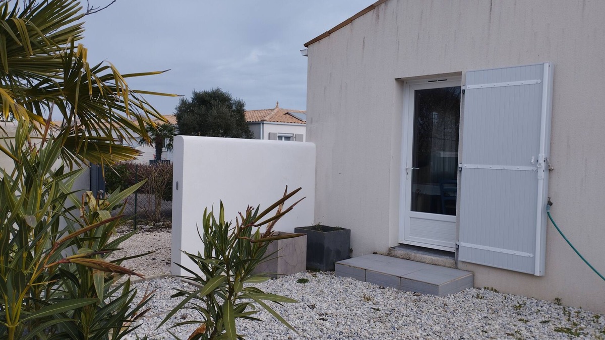 LHoumeau Apartment | Pleasant studio with private courtyard