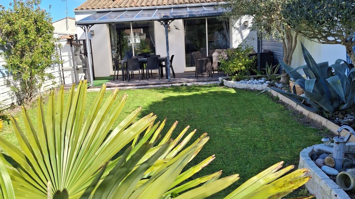 Le Chateau-d'Oleron Villa | Pleasant vacation on the island in a cosy villa for 8, 150m2