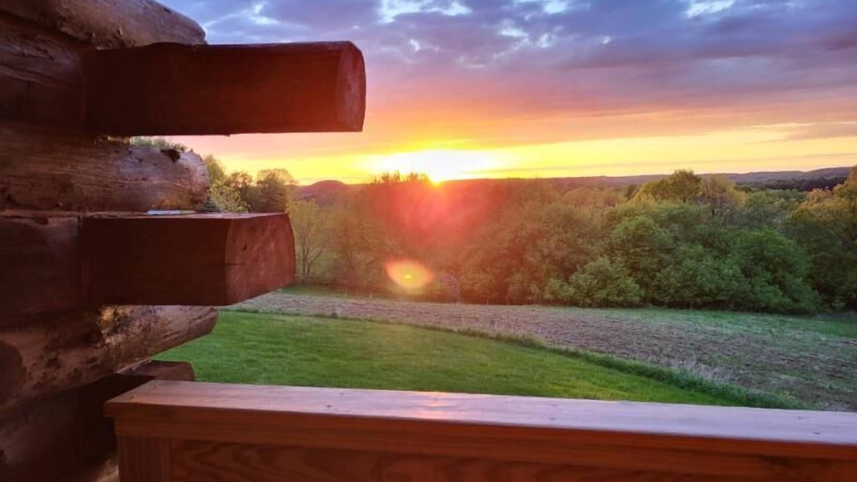 Mauston House | Pleasant View Log Haus
