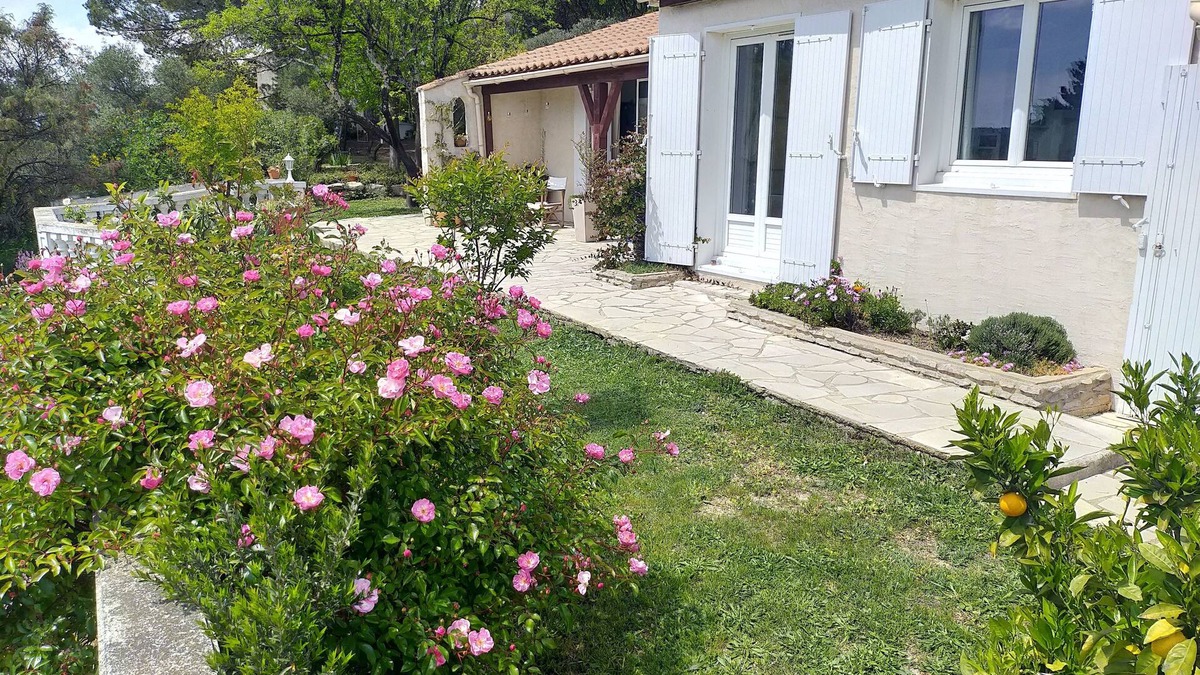Caveirac Villa | Pleasant villa + swimming pool on the heights of the village, not overlooked.