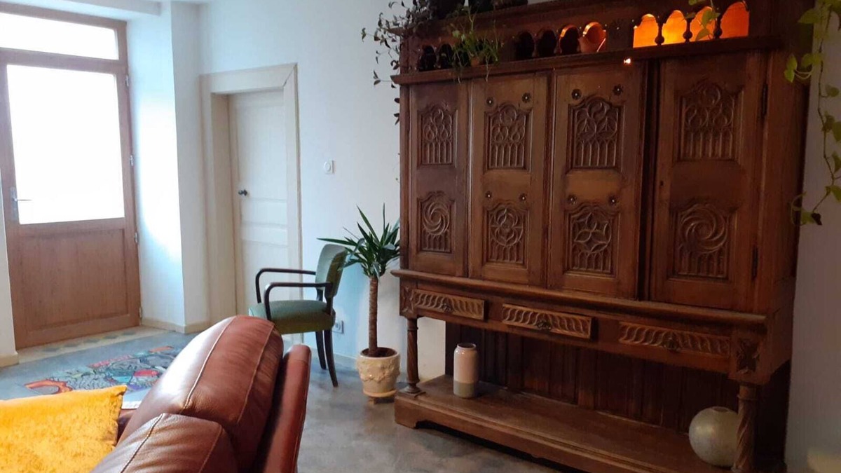 Naucelle House | Pleasant village house with garden