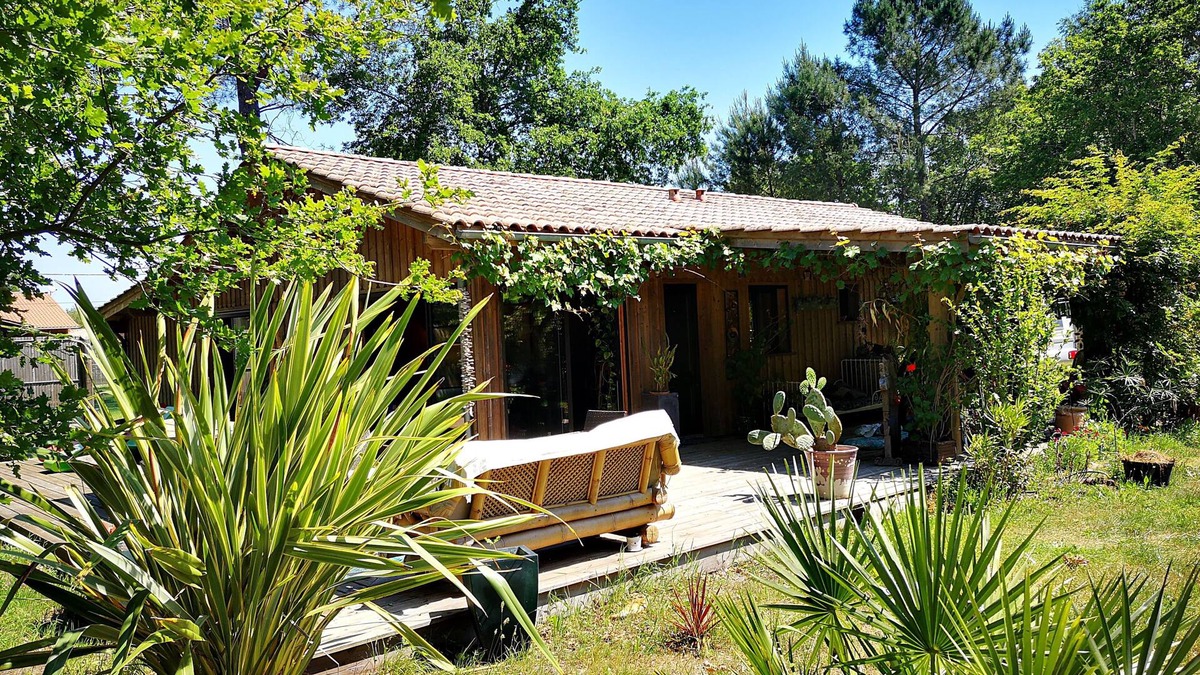 Le Porge House | Pleasant wooden house near beaches and forest