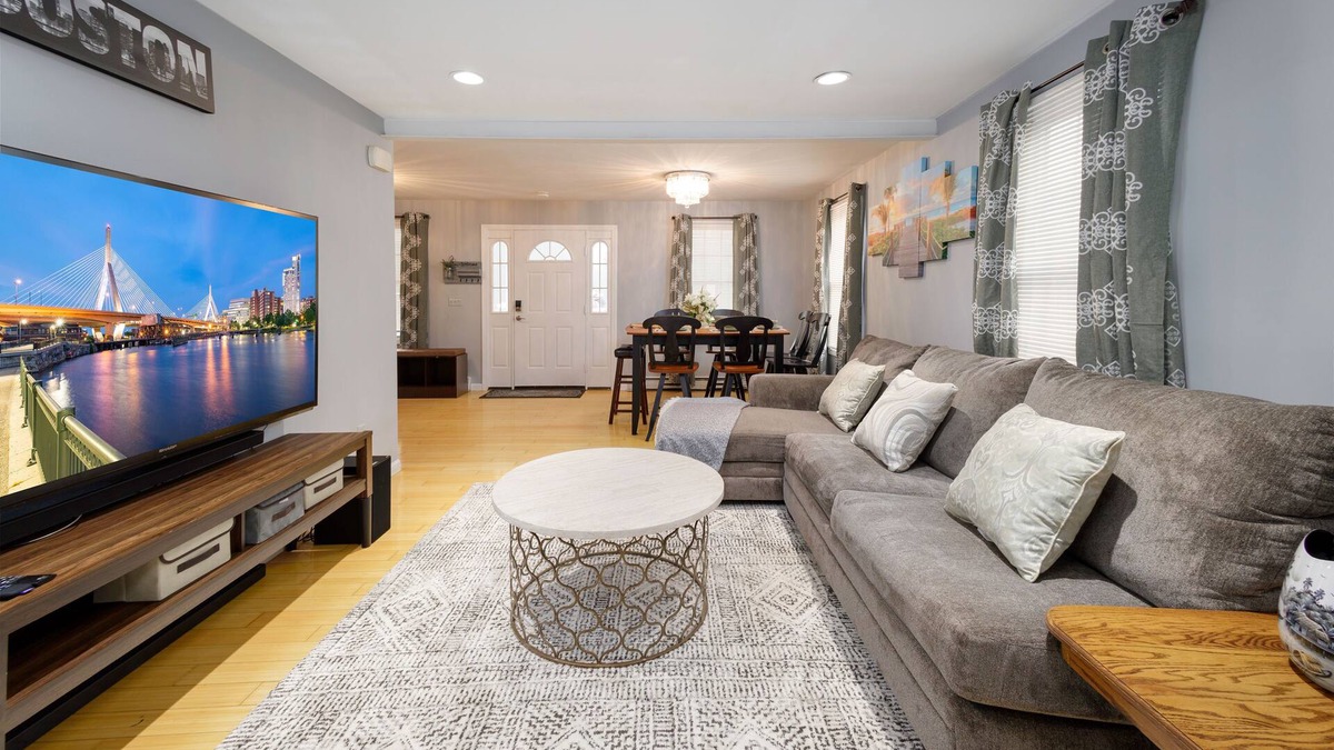 Braintree House | Pleasantly comfortable suburban home for up to 8