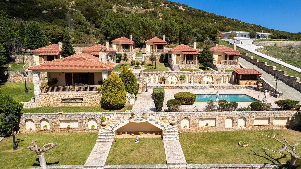 Kylini Apartment | Pleiades Jewels - Corinthos Pool Bliss