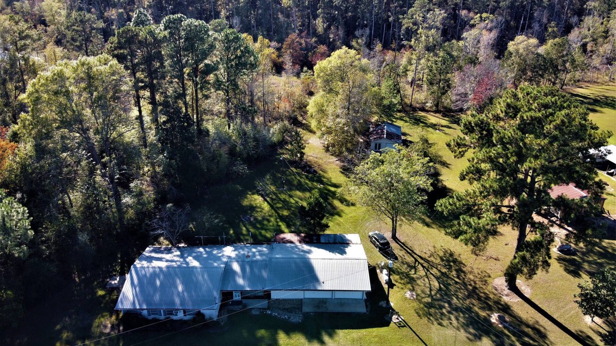 Broaddus House | Plenty of room for everyone! Sleeps 10!