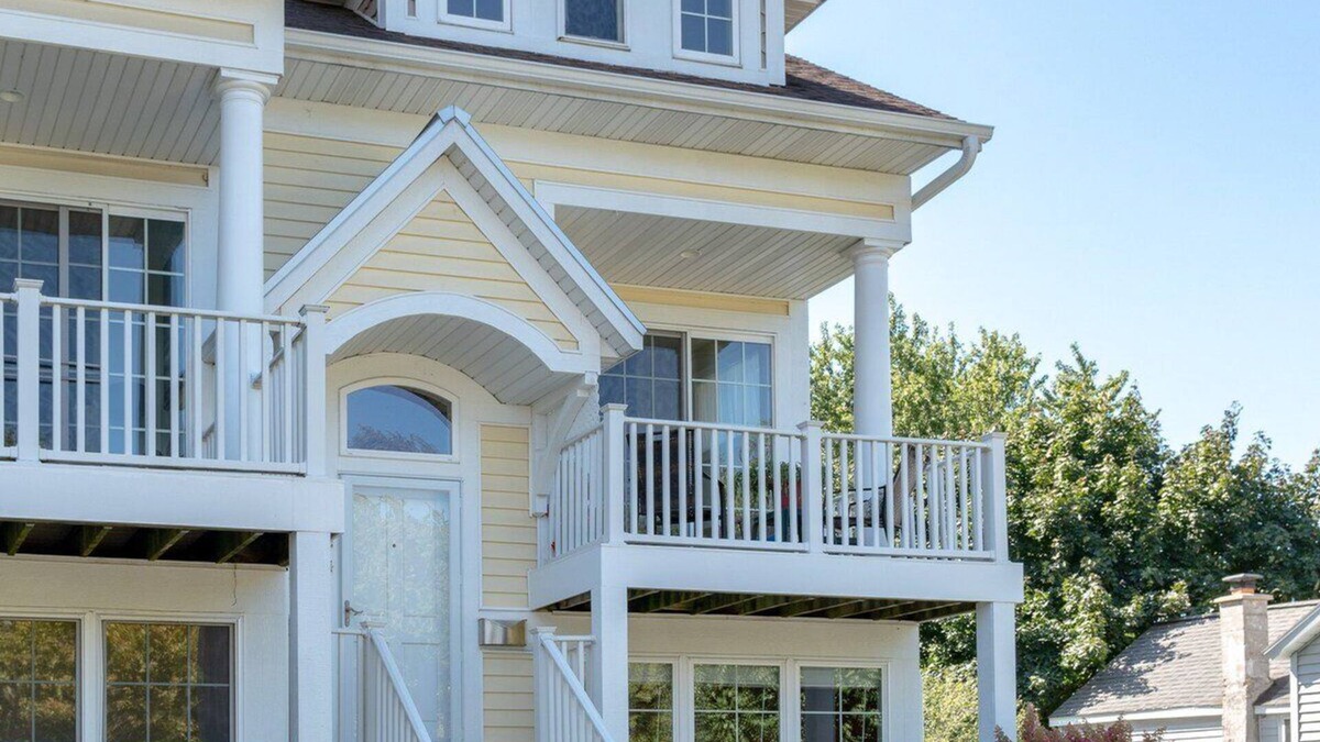 Grand Haven House | Plenty of space w/3 Levels! Close to Downtown!