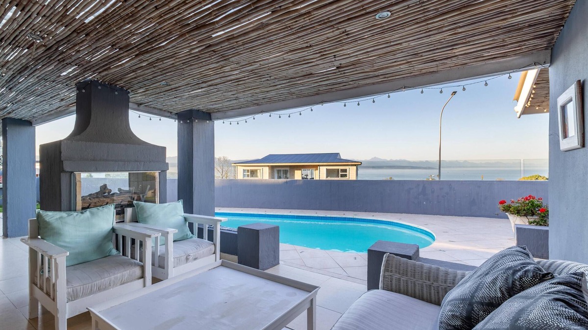 Plettenberg Bay Villa | Plettenberg Bay 4-Bedroom Oasis with Pool & Braai