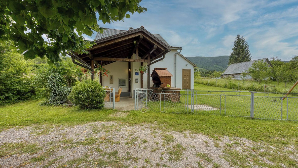 Vrelo Korenicko House | Plitvice Lakes House By The Creek, Korenica, Croatia
