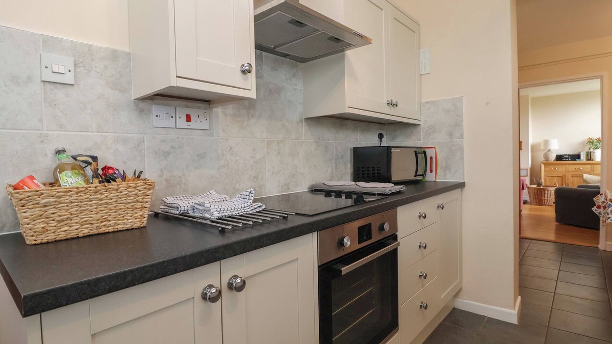 Wollerton Cottage | PLOUGHMANS COTTAGE, pet friendly in Weston-Under-Redcastle