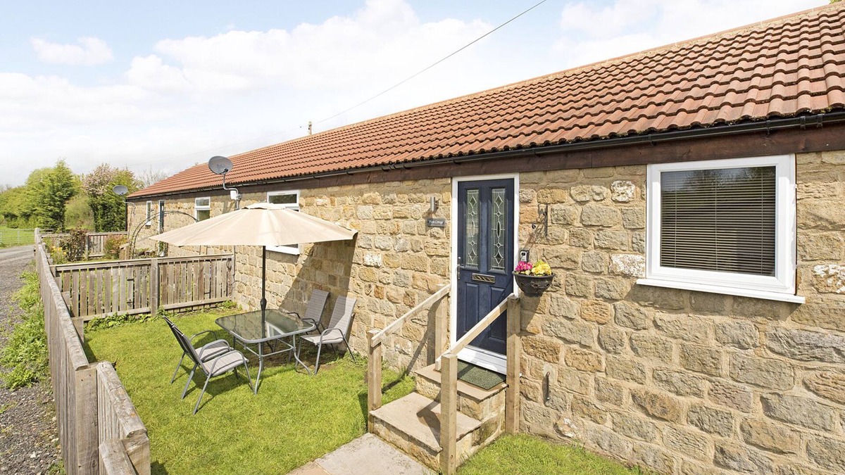 Knaresborough Cottage | PLUM COTTAGE, with a garden in Knaresborough