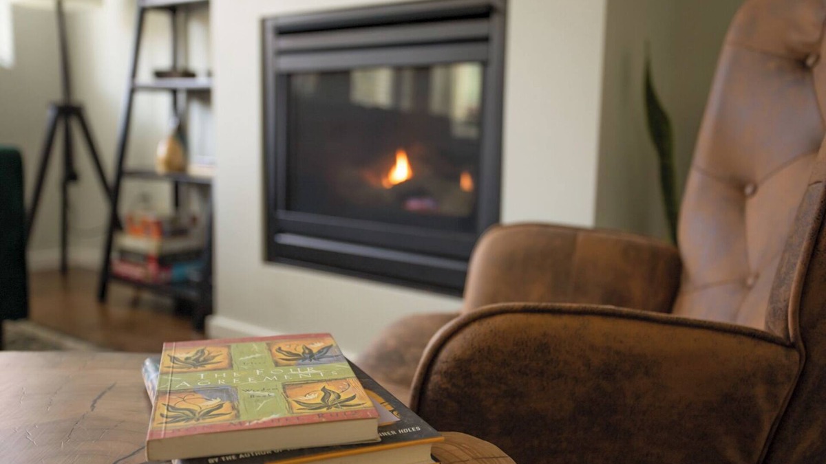 College Place Cottage | Plumberry Cottage in Charming Neighborhood