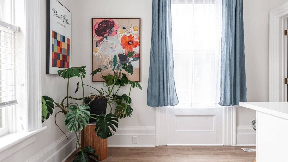 Stratford Apartment | Plums Unit 1: Downtown - King