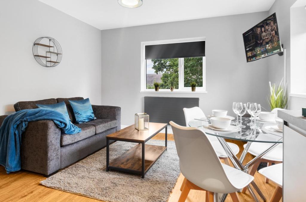 Stratford-upon-Avon Apartment | Pluxa Cobalt Blue Brand new apartment in Redditch with carpark