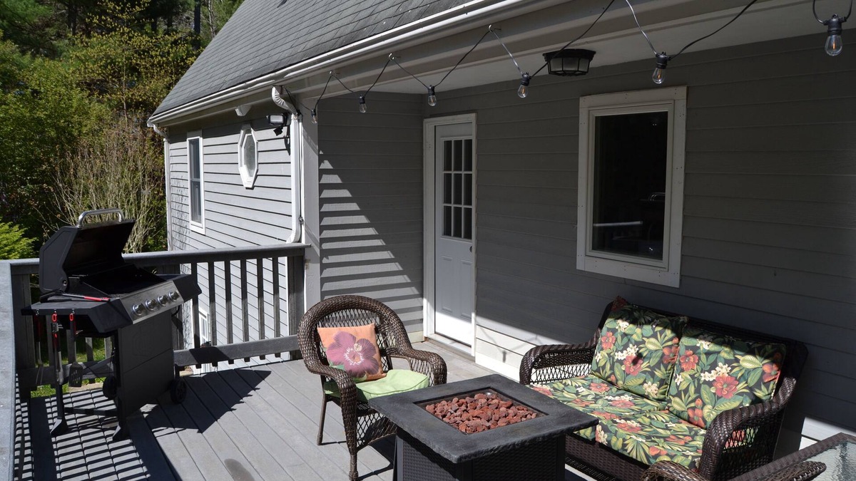 Cedar Bushes House | Plymouth Home, Pond and Private Beach Access