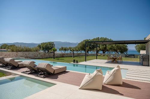 Tavronitis Villa | Pnoe Villas - Seafront Experience