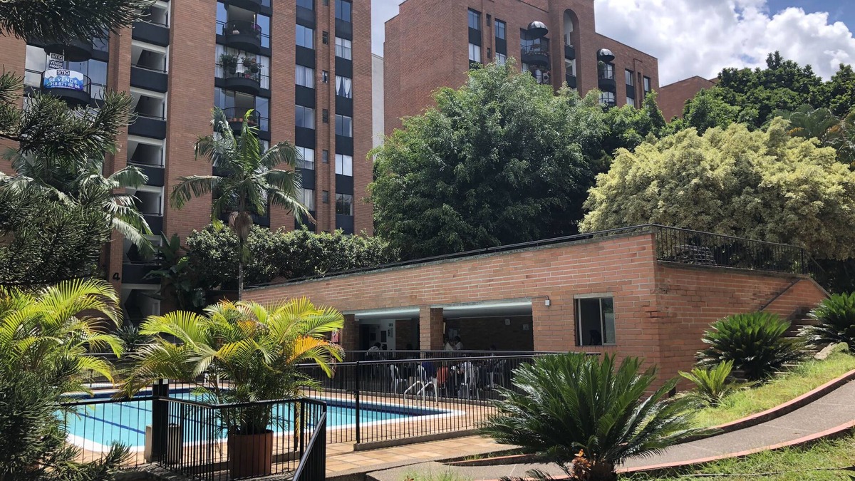 Patio Bonito Apartment | Poblado Lleras One Bedroom Apartment
