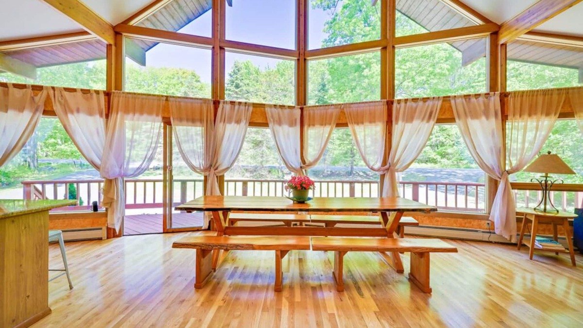 Tafton House | Pocono Chalet ~ Heated Pool ~ Sauna ~ Firepit ~ Game Room