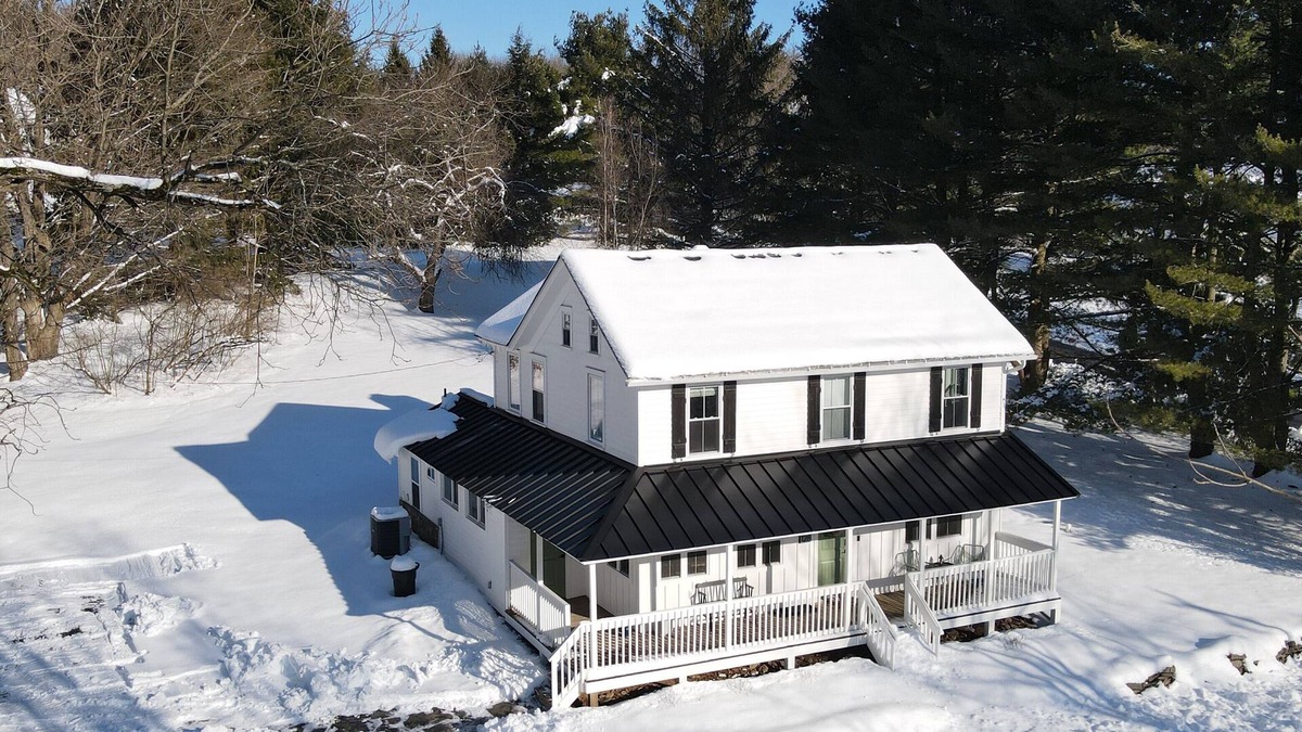 Stroudsburg House | Pocono Farmhouse - Fully Renovated 1881 Home