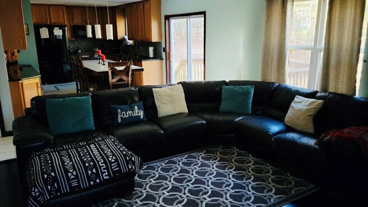 Brodheadsville House | Pocono home close to everything- Kick back and relax in this calm, stylish space