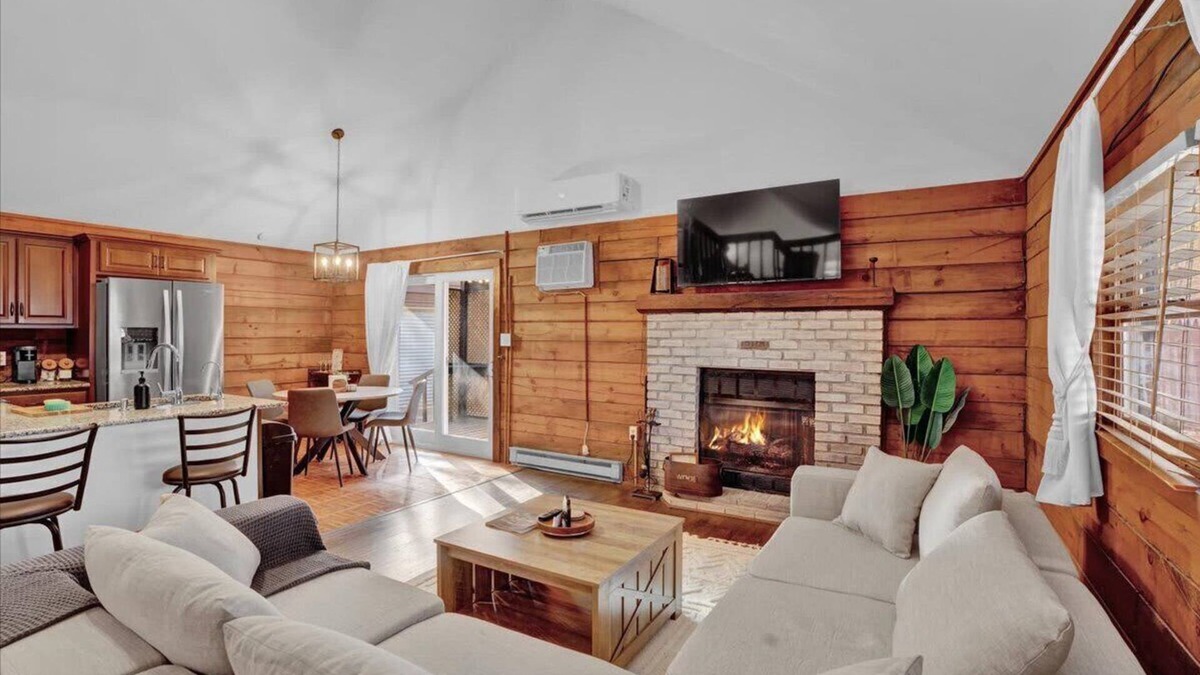 Long Pond Cabin | Pocono Log Cabin | Hot Tub Lake Access & Firepit