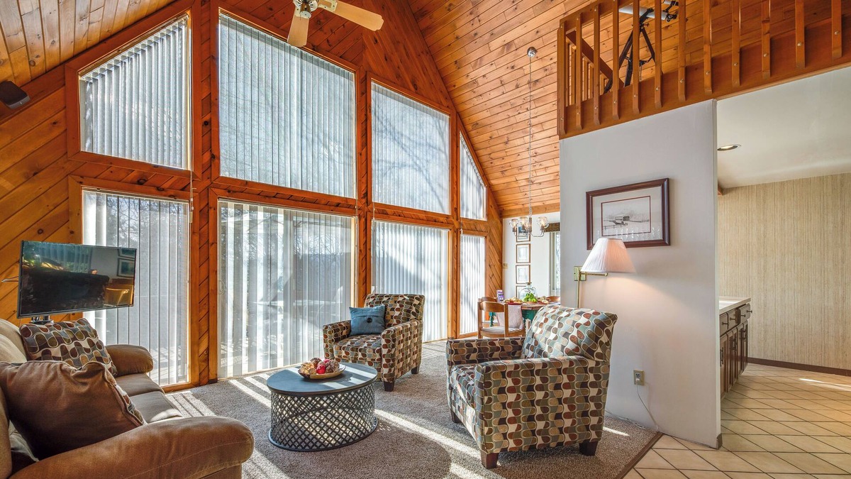Aquashicola House | Poconos Cabin on 3 Acres - 5 Mi to Blue Mountain!