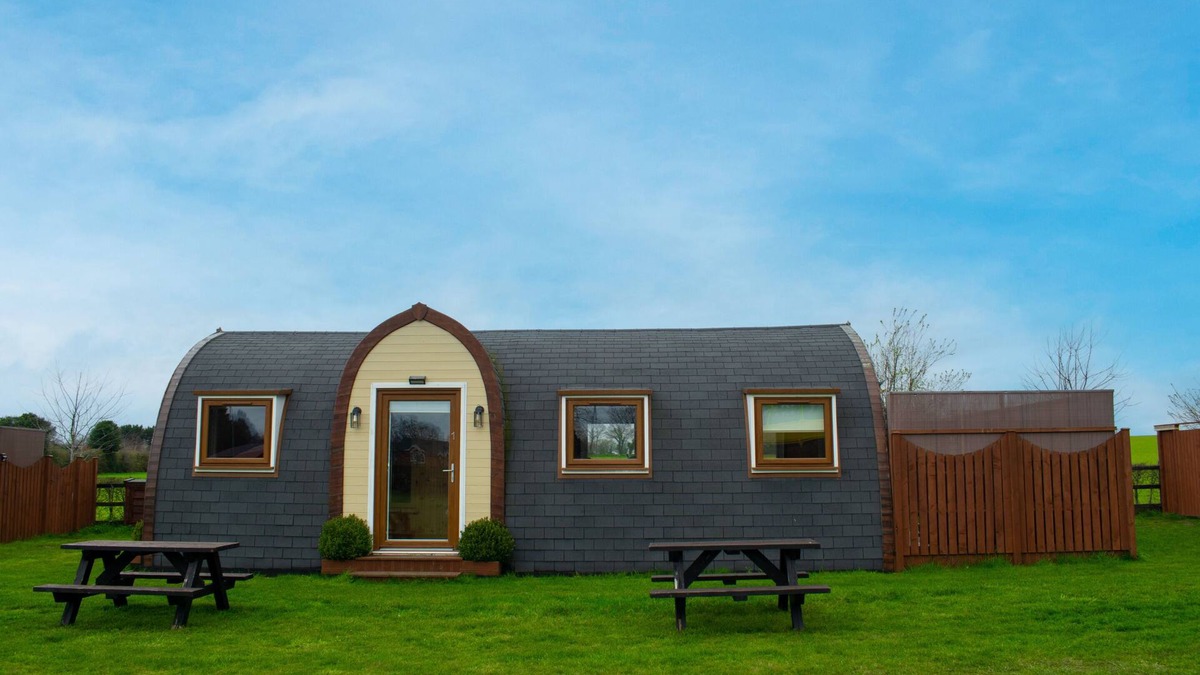 Trowse Newton Cabin | Pod 1 with Countryside view and Hot Tub