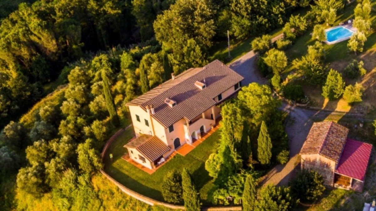 Palaia Villa | Podere Torre, independent residence with 3 apartments. AC. salt water pool