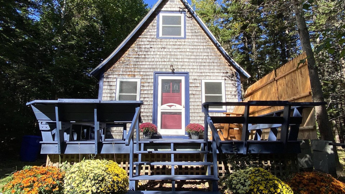 Manset Cabin | Poet's Cabin - Year-round Acadia A-Frame Getaway