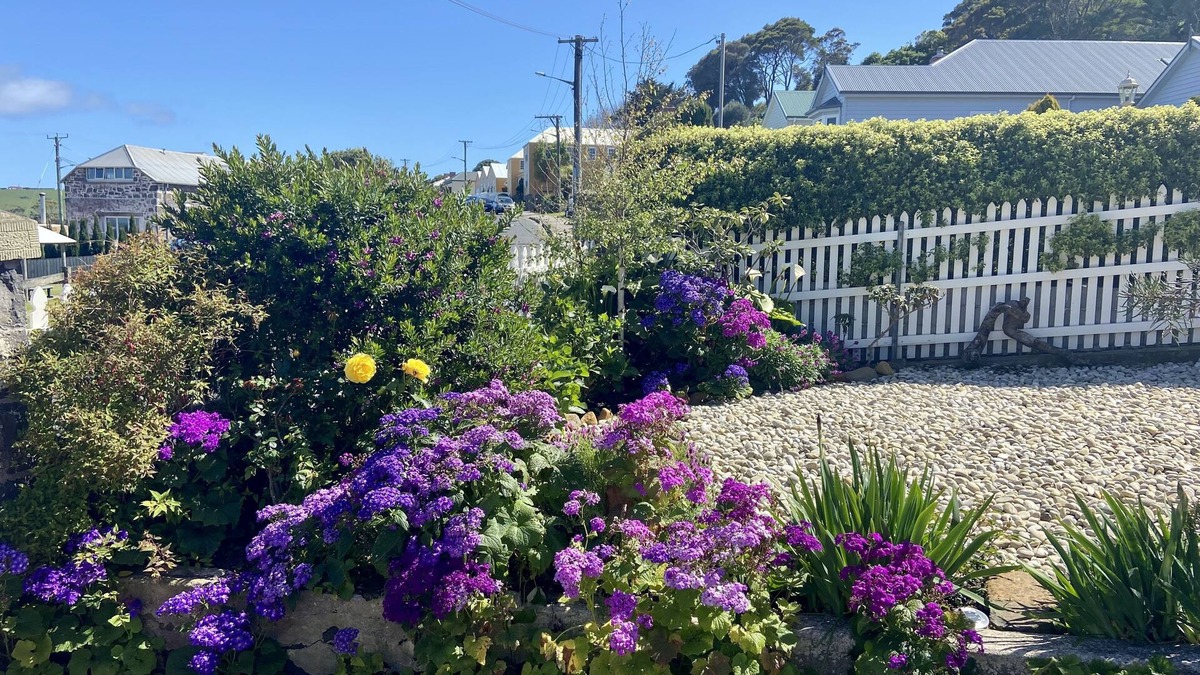 Stanley Bed & Breakfast | Poet's Cottage Stanley
