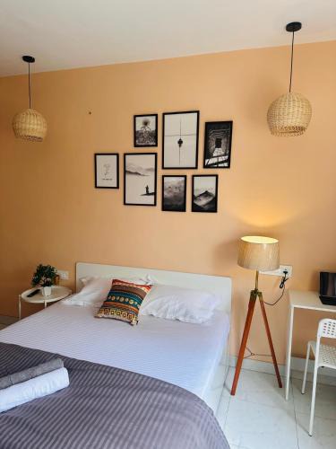 Koregaon Park Apartment | Poetry: Pvt Studio in Koregaon Park . AC WiFi SmartTv