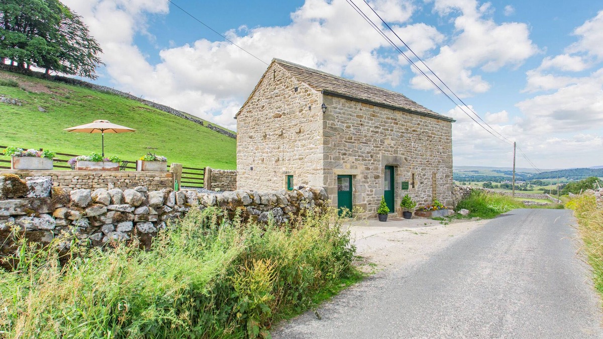 Skipton House | POGLES WOOD COTTAGE, pet friendly, with a garden in Grassington