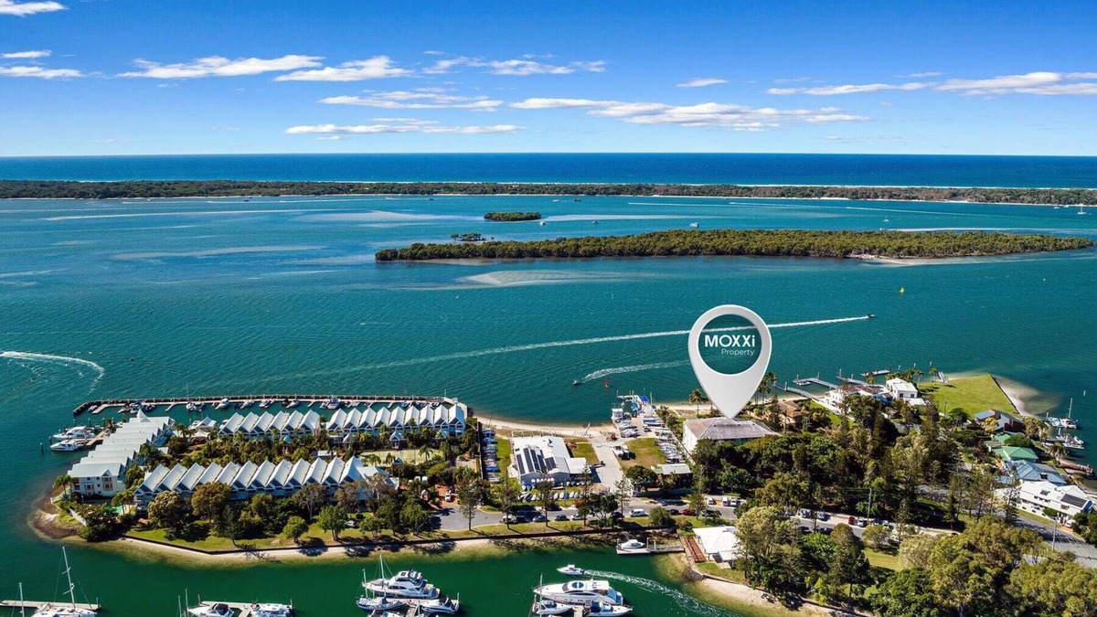Runaway Bay Apartment | Poinsettia Beach Broadwater Retreat