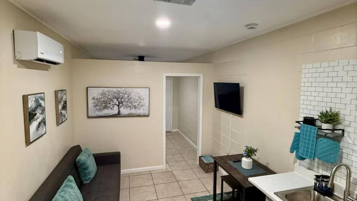 Bearss Plaza Apartment | Poinsettia Place at the heart of Tampa