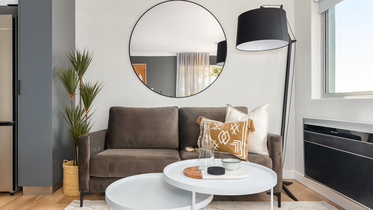 Green Point Apartment | Point Break | Sleek Studio | Mountain Views