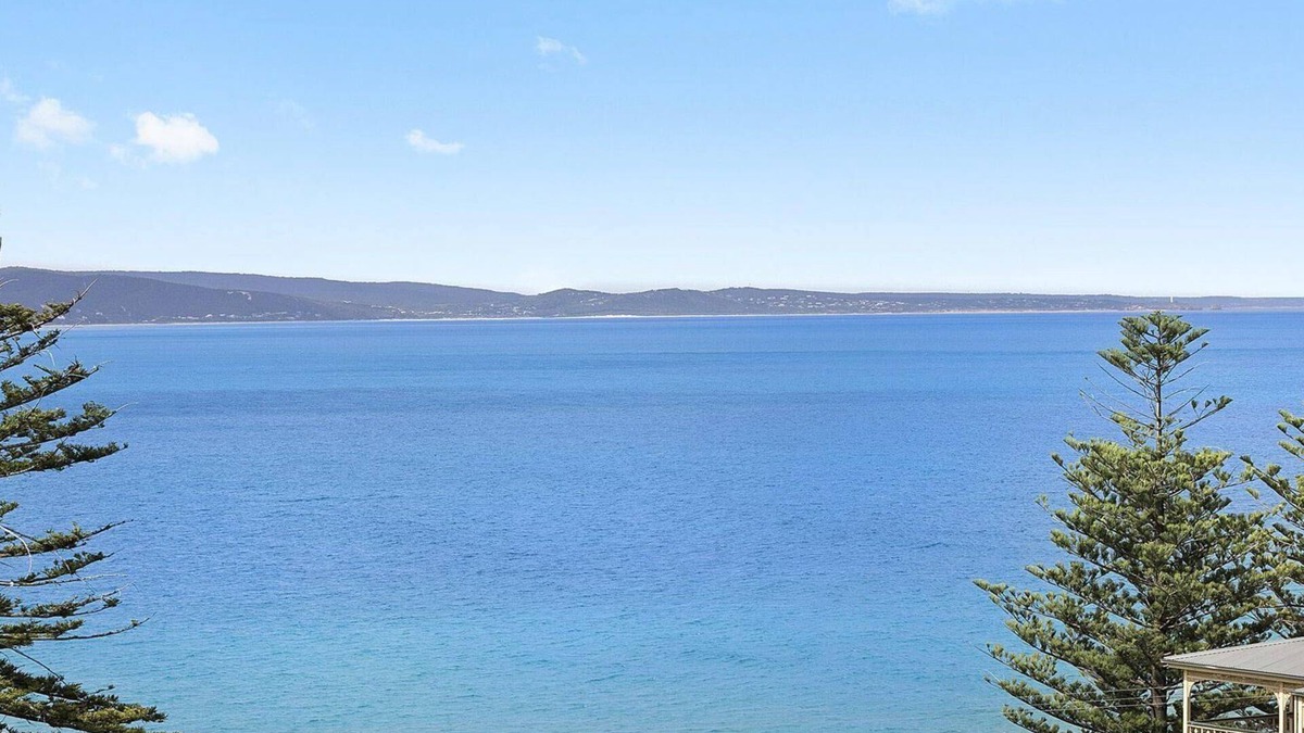 Lorne Apartment | Point Grey Apartment One - Viewpoint