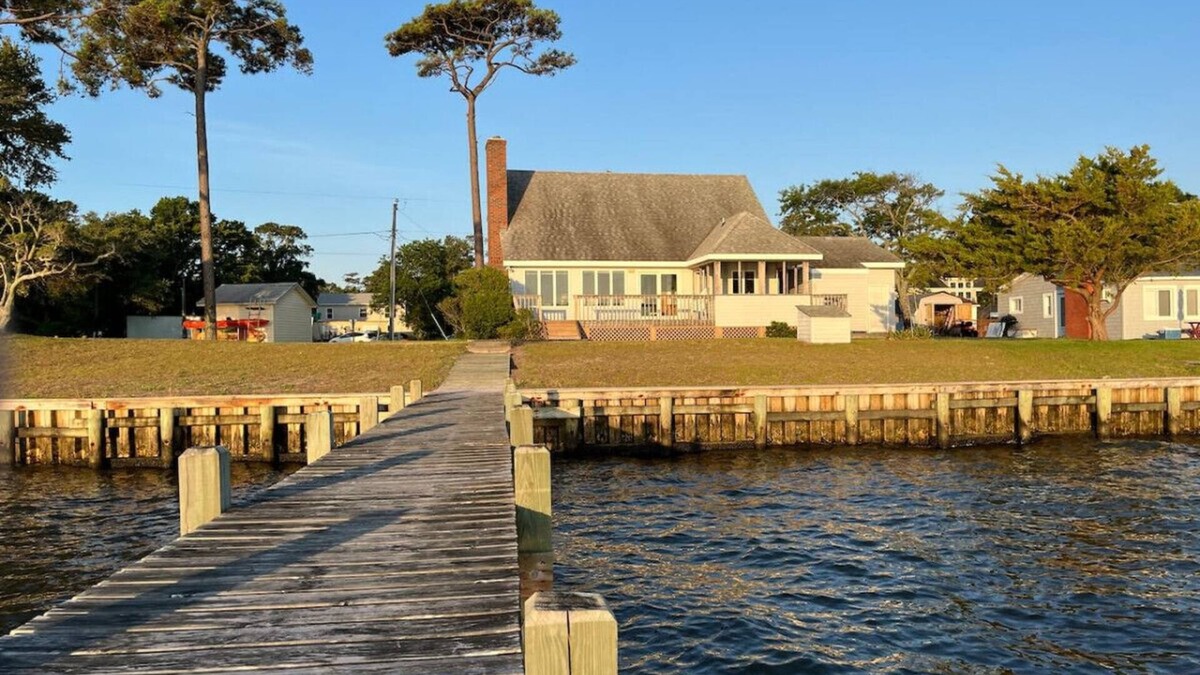 Colington House | Point Harbor Haven Waterfront