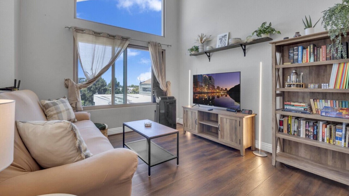 Point Loma Heights Condo | Point Loma 2BR Townhome w/Parking, Prime Location