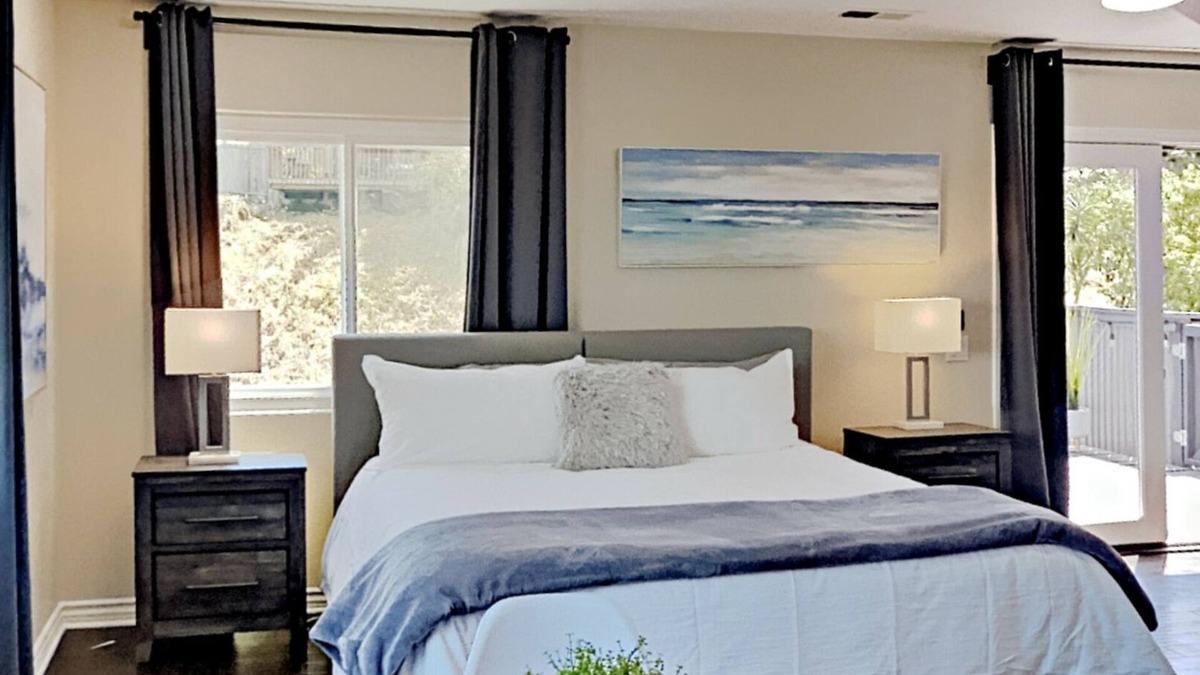 Point Loma Heights House | Point Loma 2nd Floor Guest House with view Near Beaches