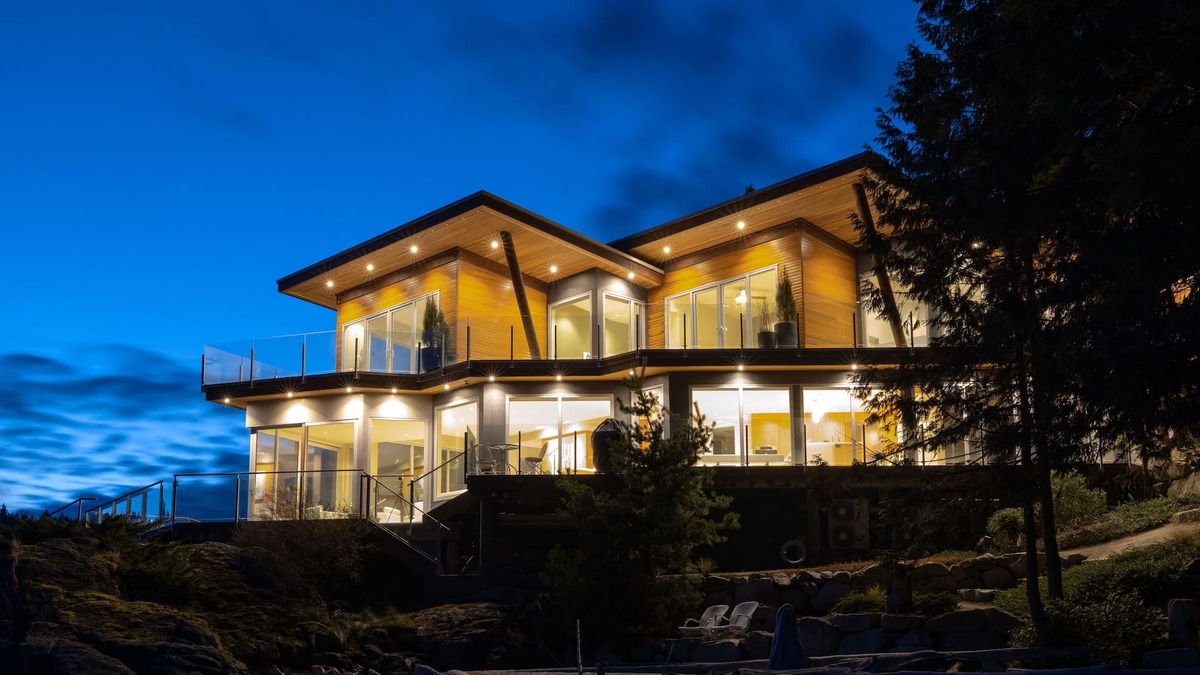 Halfmoon Bay House | Pointhouse at Sargeant Bay-Dramatic architecture to match stunning oceanfront