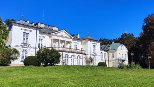 Balice Bed & Breakfast | Pokoje Gościnne Pałac w Balicach Instytut Zootechniki PIB