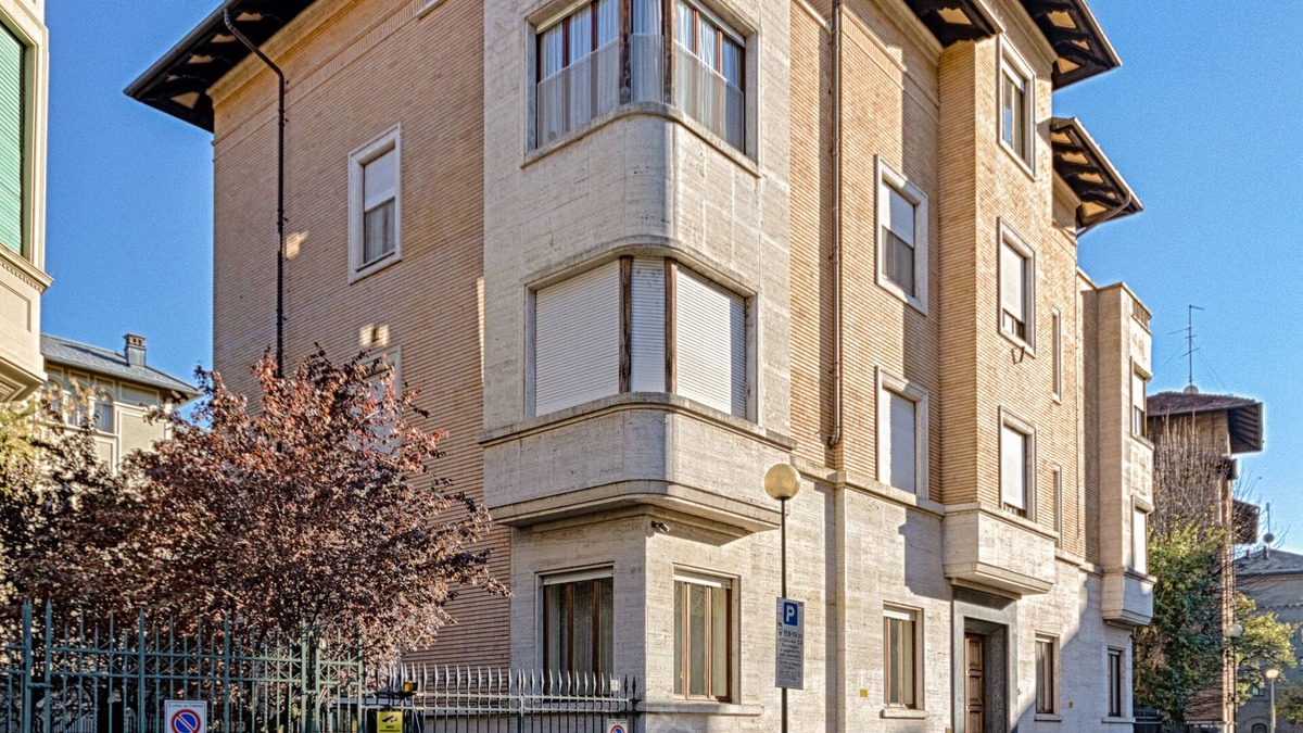 Crocetta Apartment | Politecnico and Central Turin with private parking - residential area