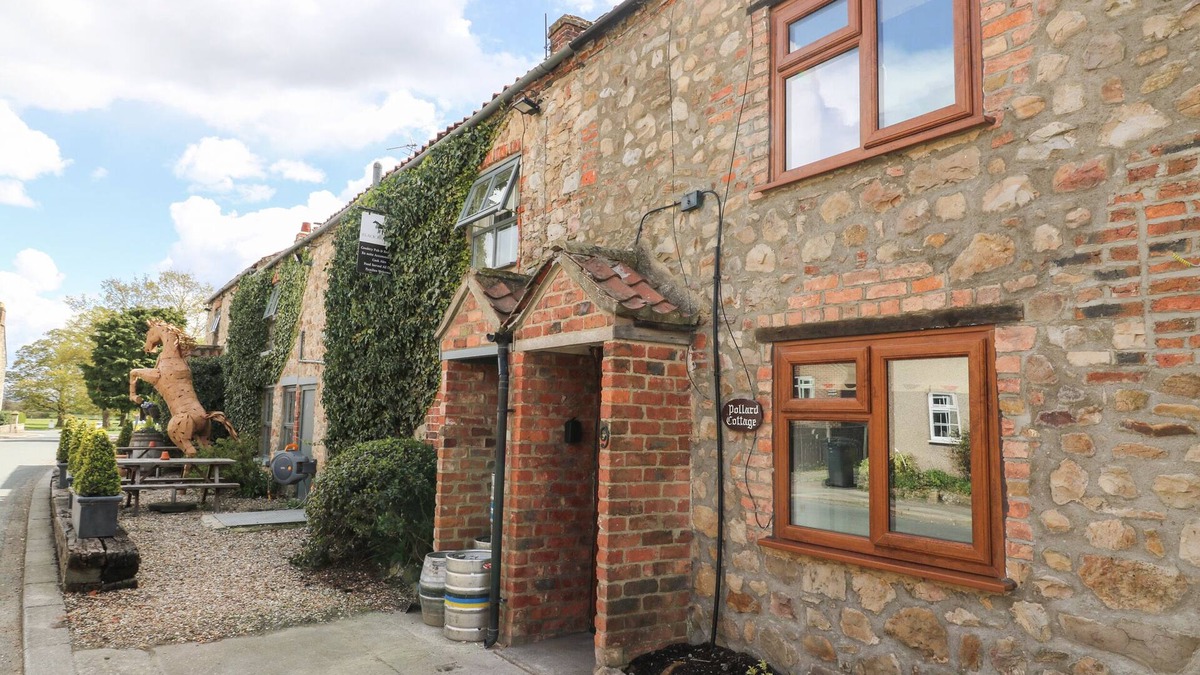Kirkby Fleetham Cottage | POLLARD COTTAGE, pet friendly, with open fire in Northallerton