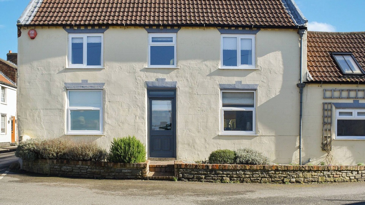 Bempton Cottage | Polly's Parlour - UK47038
