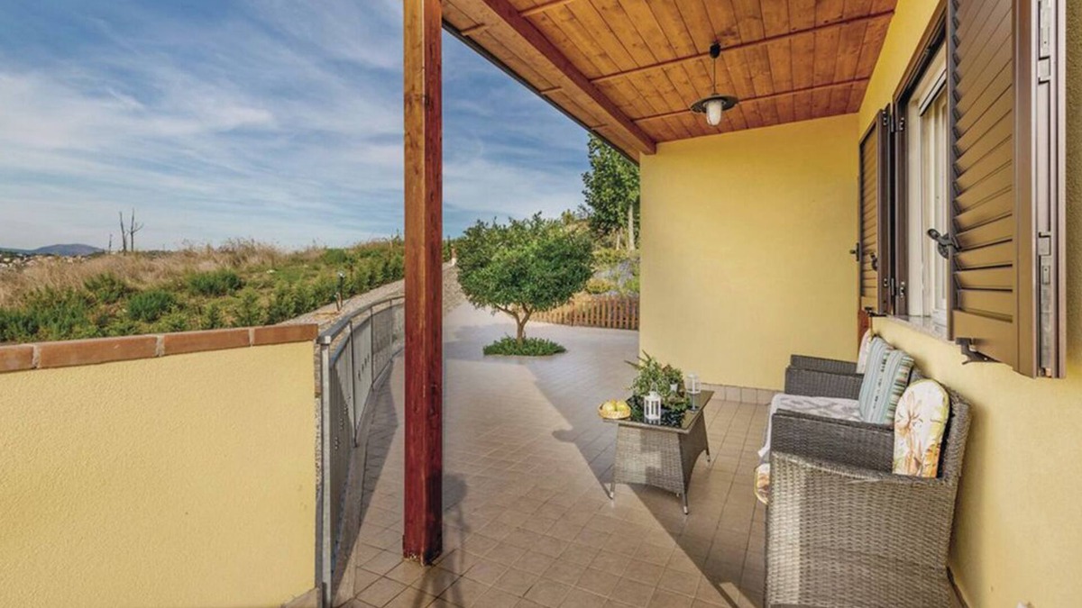 Laureana Cilento House | Pomegranate house with sea view