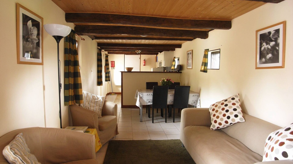 Les Champs-Geraux Cottage | Pomme, family cottage with terrace