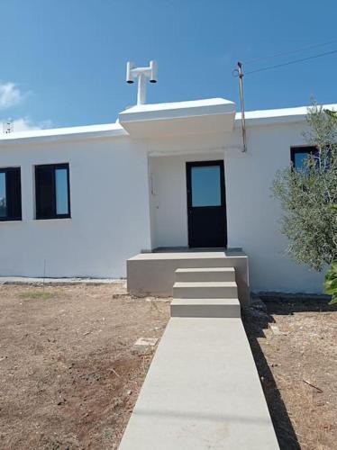 Pomos House | Pomos rockaway beach house