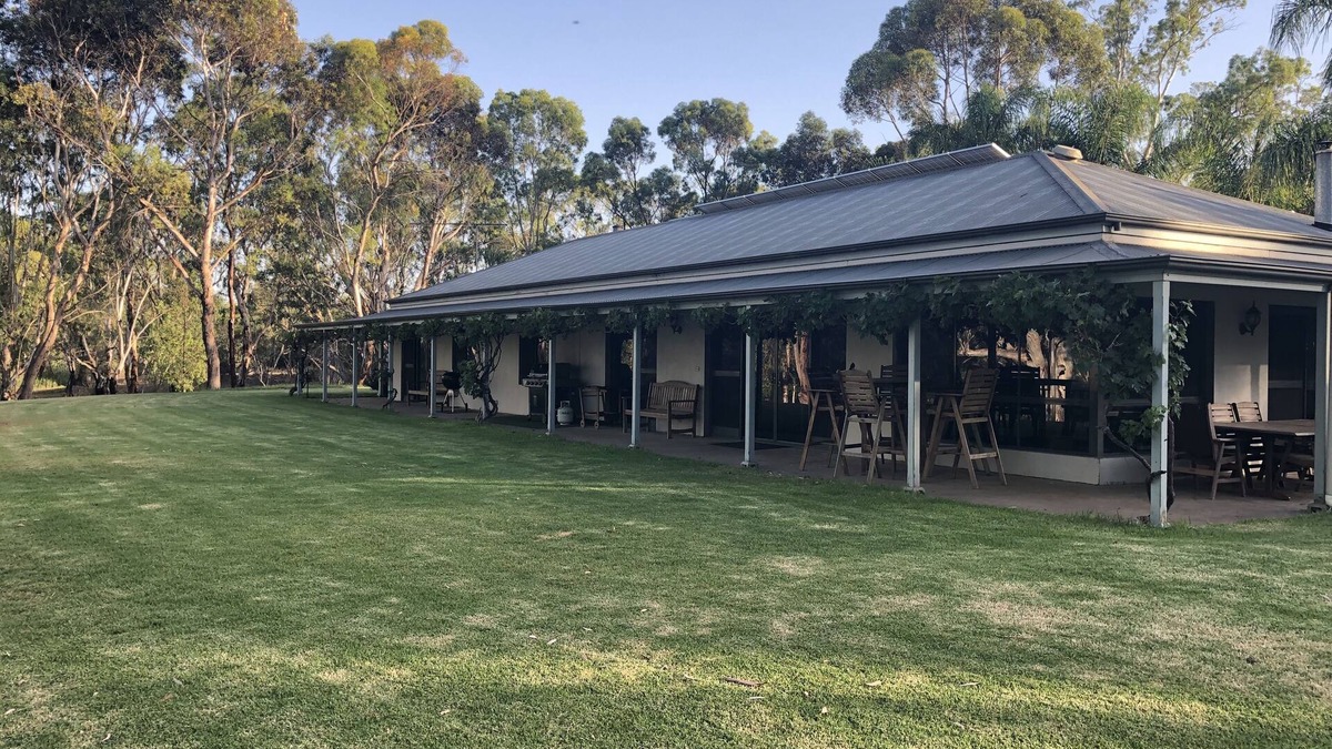 Burdett House | Pompoota Homestead on the River Murray